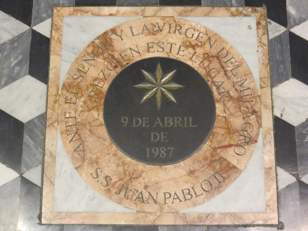 De Walk of Fame in de kathedraal van Salta telt voorlopig nog maar één ster, die van Johannes Paulus II